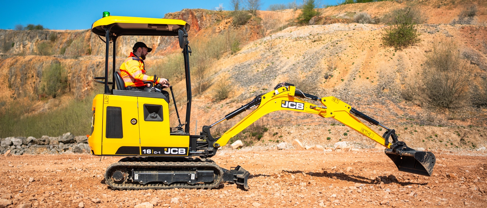 16C-1 - Mini Excavator - Stage V - Application Image