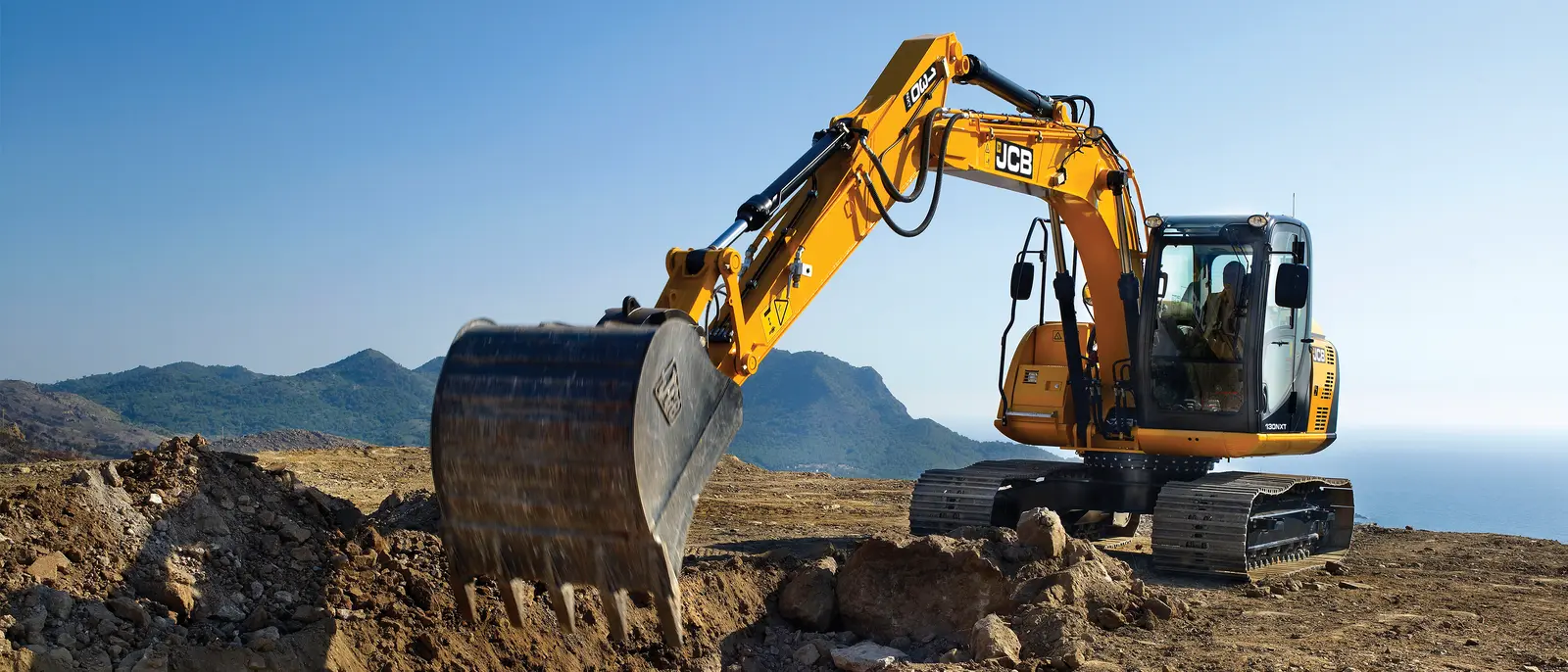 pt-BR 130NXT tracked excavator construction 
