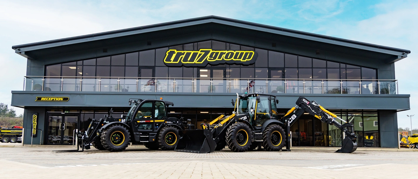 Tru7 Group 80th anniversary 4CX Pro DualDrive Backhoe Loader and 542-70 AGRIPRO Loadall telescopic handler Blog