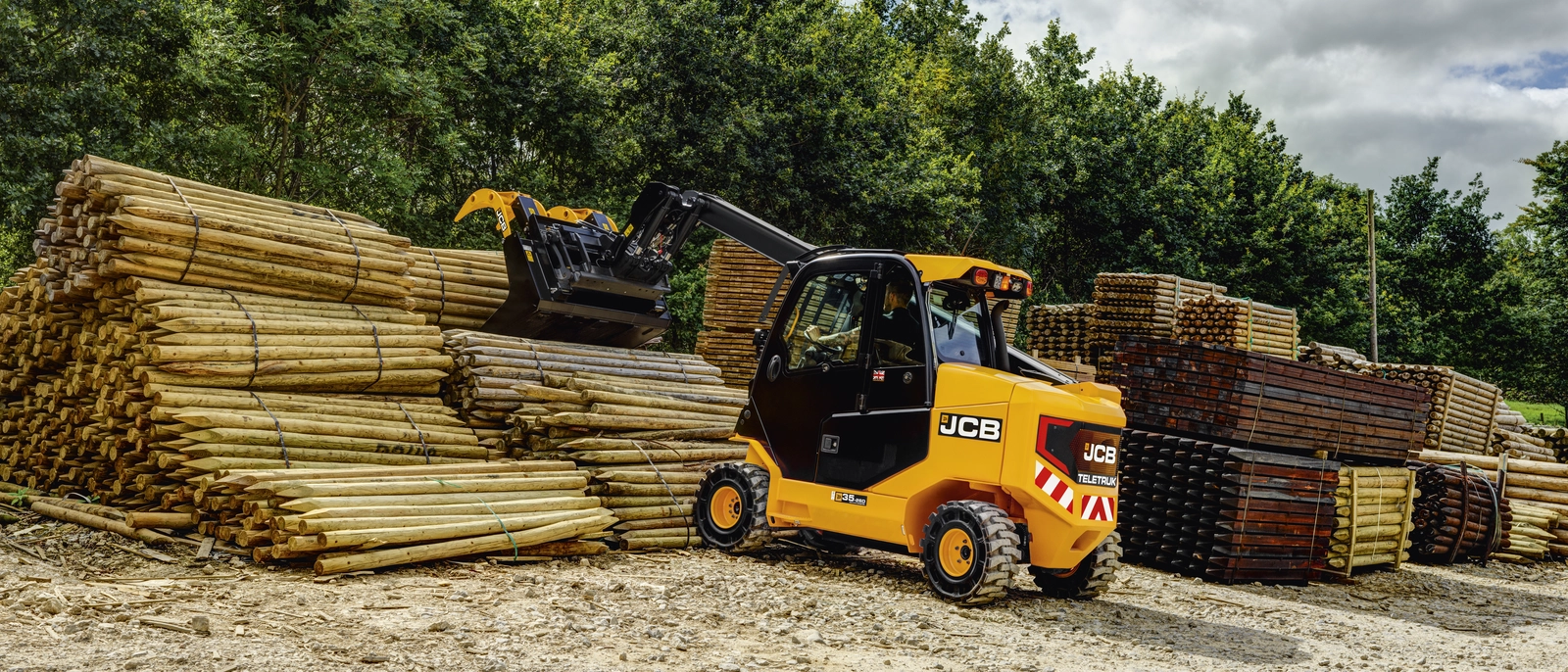 TLT 35-26D - 4X4 - WASTEMASTER - Sawmills Application Imagery