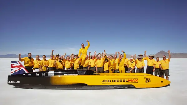 Dieselmax full group image on Bonneville Salt Flats