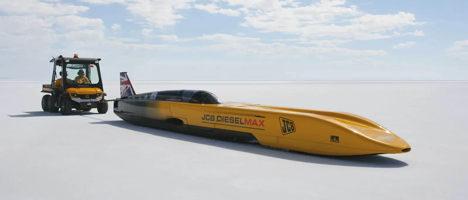 Dieselmax being pushed by JCB Groundhog Bonneville Salt Flats