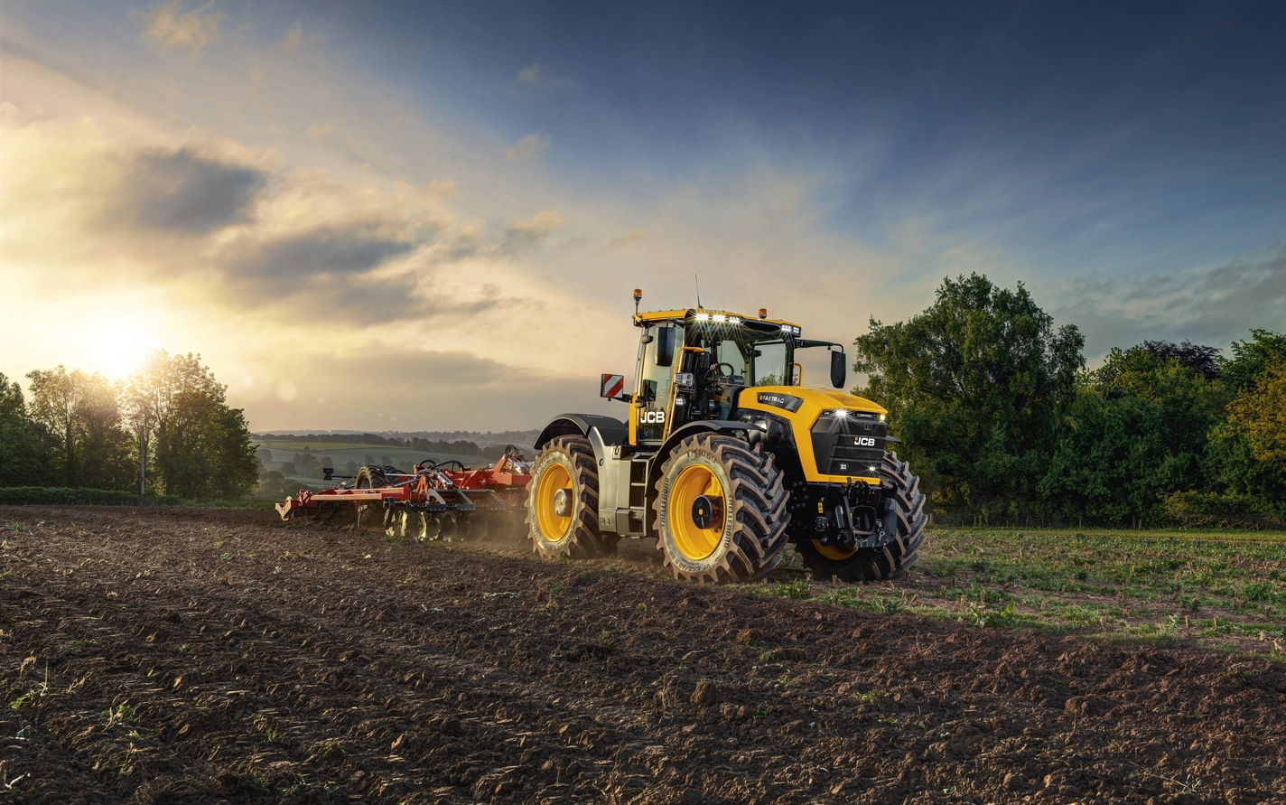 Fastrac 6000 Series 6300 Cultivation at Sunset Application