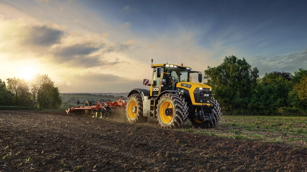 Fastrac 6000 Series 6300 Cultivation at Sunset Application
