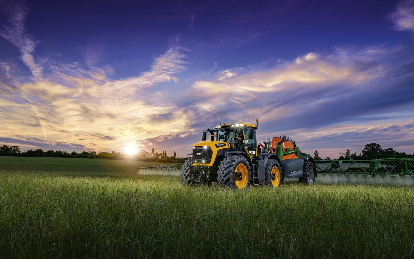 Fastrac 6000 Series 6300 Spraying at sunset application