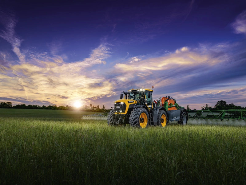 Fastrac 6000 Series 6300 Spraying at sunset application