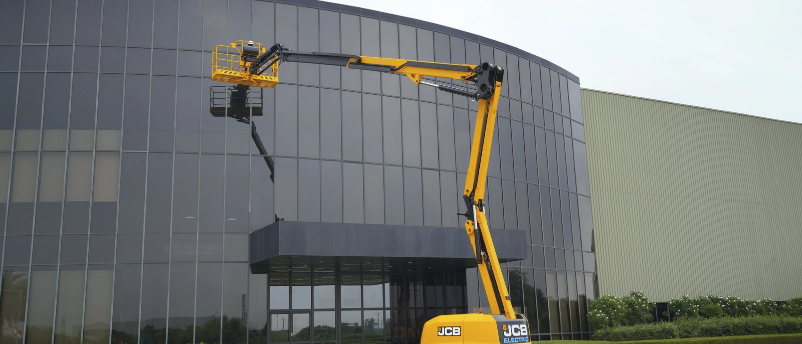 A60E Articulated Booms