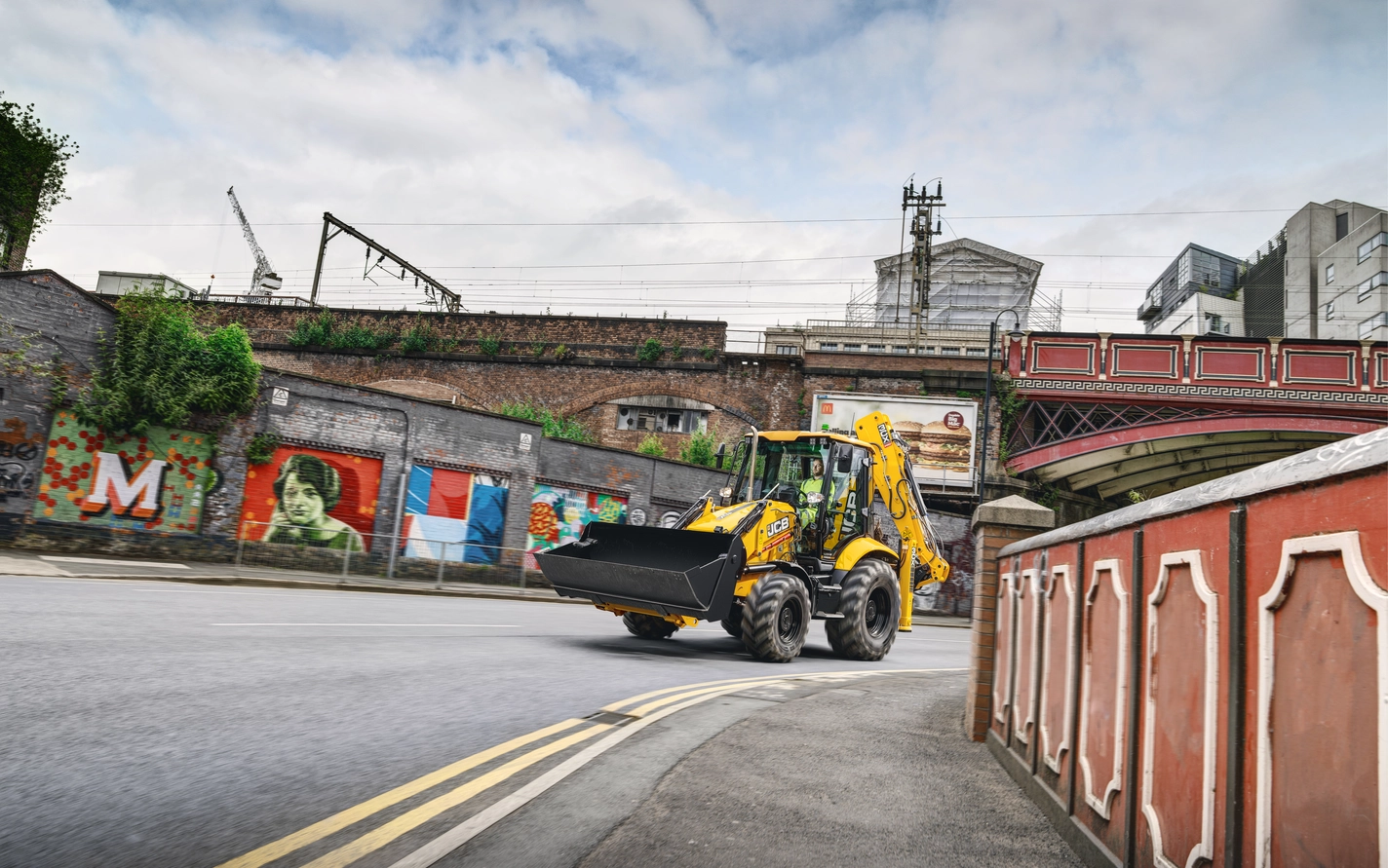 3CX Backhoe Loader P995 roading