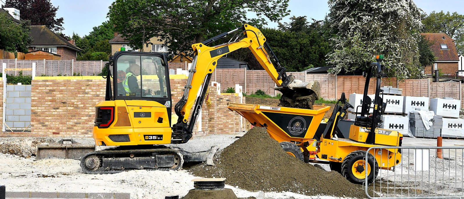 JCB Roadhouse MINI EXCAVATOR