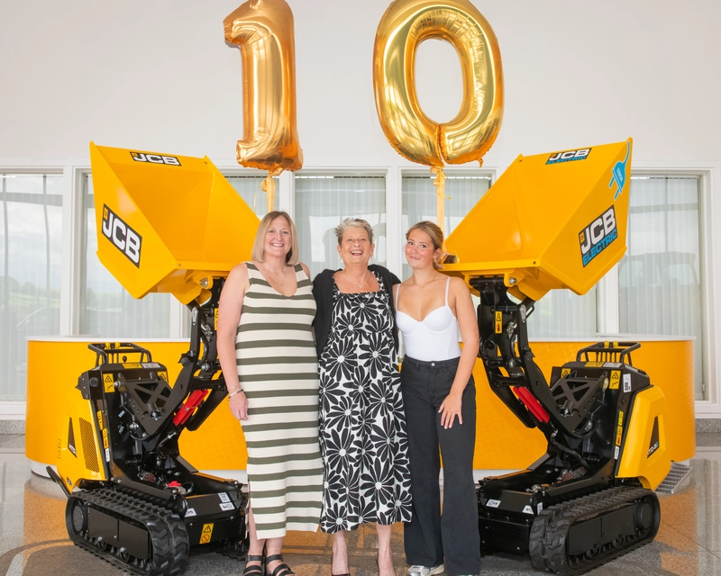 Janet Matthews (centre) is flanked by daughter Jenny Lowe and granddaughter Maisie-2