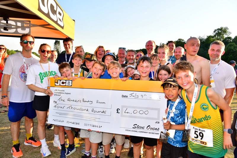 Runners brave 30° heat for 43rd Lakeside 5 race and fun run