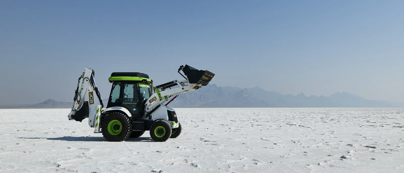 JCB 3CX Hydrogen Powered Backhoe Loader on the Bonneville Salt Flats 