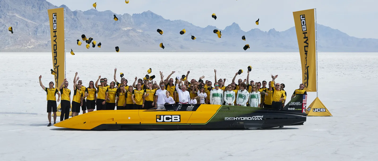 Hydrogen-powered JCB Hydromax sets 406.320 mph world land speed record