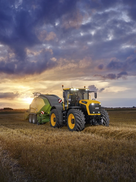 Fastrac 6000 Series - 6300 - Stage V - Baling application at sunset