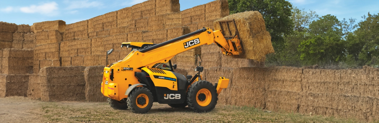 EN-IN-530-110 Telescopic Handler – Hay Bale Handling