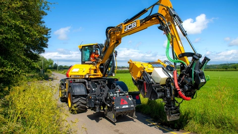 JCB customer hails speed of JCB Pothole Pro repairs