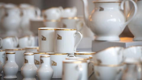 The order for around 1,300 cups, saucers, plates, teapots, and coffee pots will be used globally.