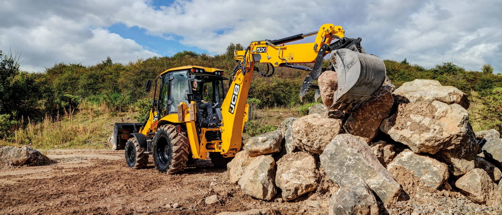 3CX Pro Backhoe Loader T4f DUALDRIVE Thumb Grabbing